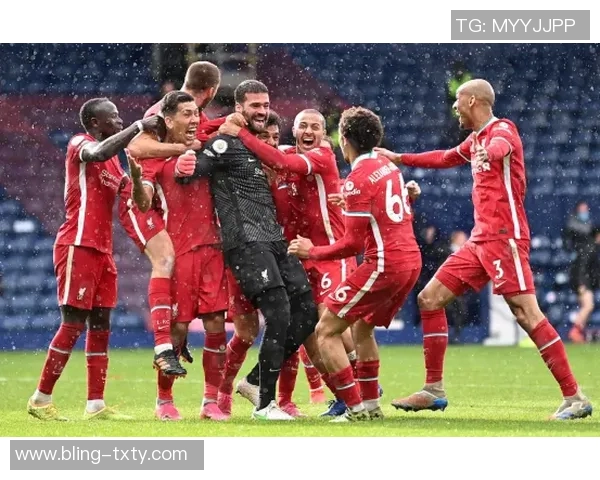 阿利松与戈麦斯意外相撞队医紧急救助后比赛得以继续进行